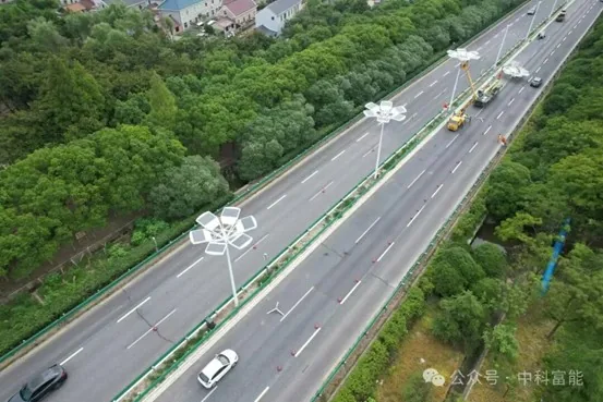 737 Lightweight Flexible PV Street Lights Illuminate Chenhai Highway in Shanghai